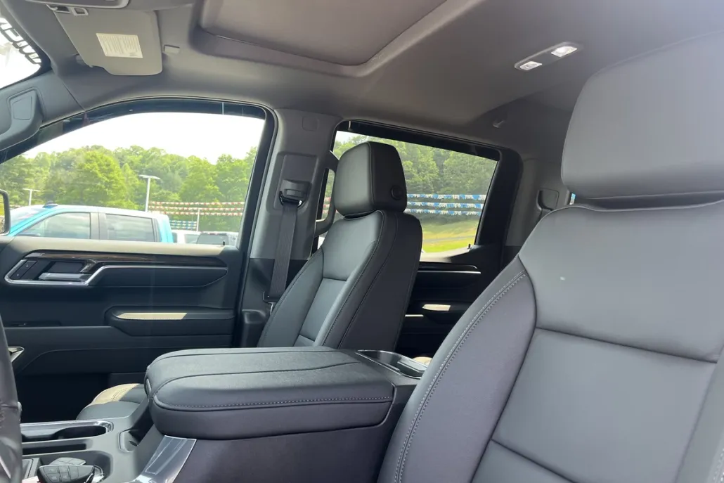 2025 Chevrolet Silverado 1500 RST photo 1