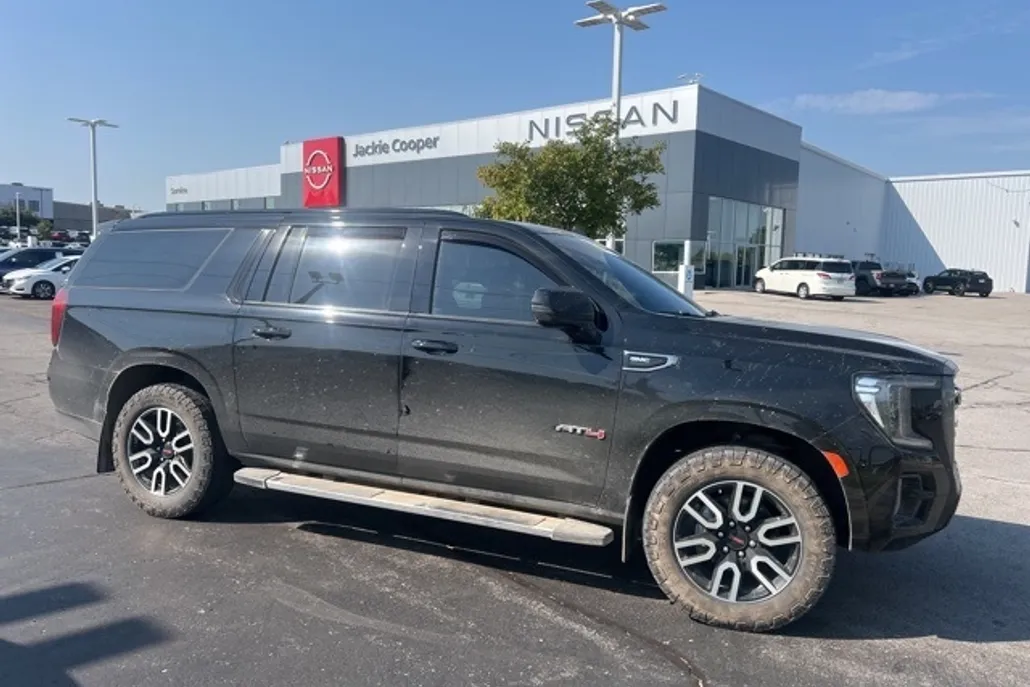 2023 Gmc Yukon XL AT4 photo 1
