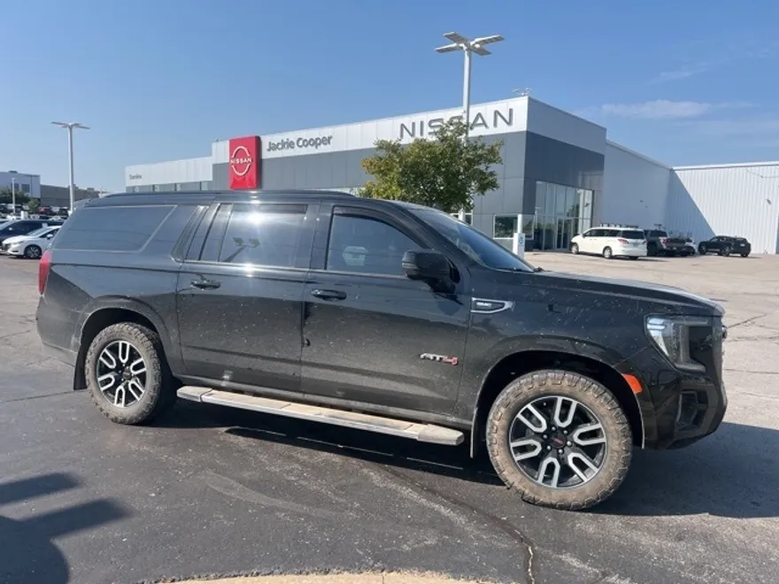 2023 Gmc Yukon XL AT4 photo 1