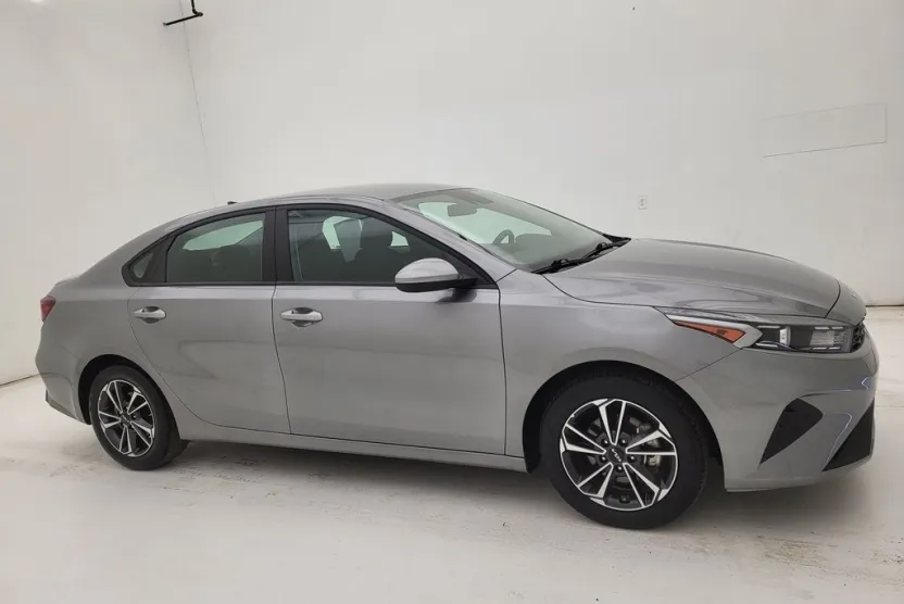 2024 Kia Forte LXS photo 1
