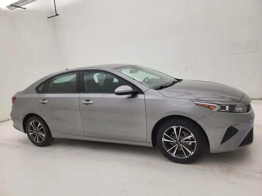 2024 Kia Forte LXS photo 1