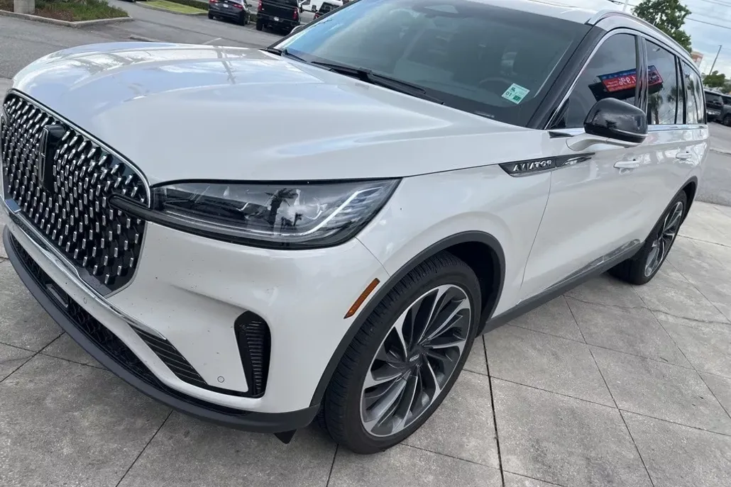 2025 Lincoln Aviator Reserve photo 1