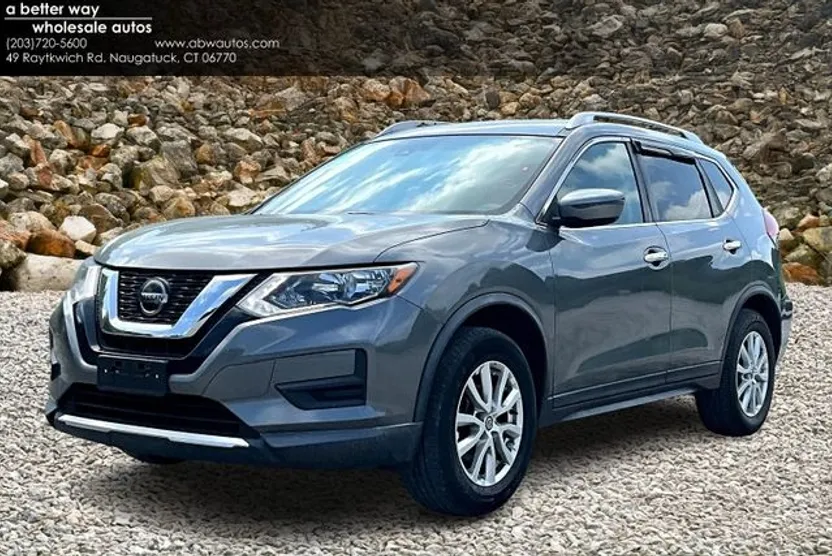 2020 Nissan Rogue SV photo 1