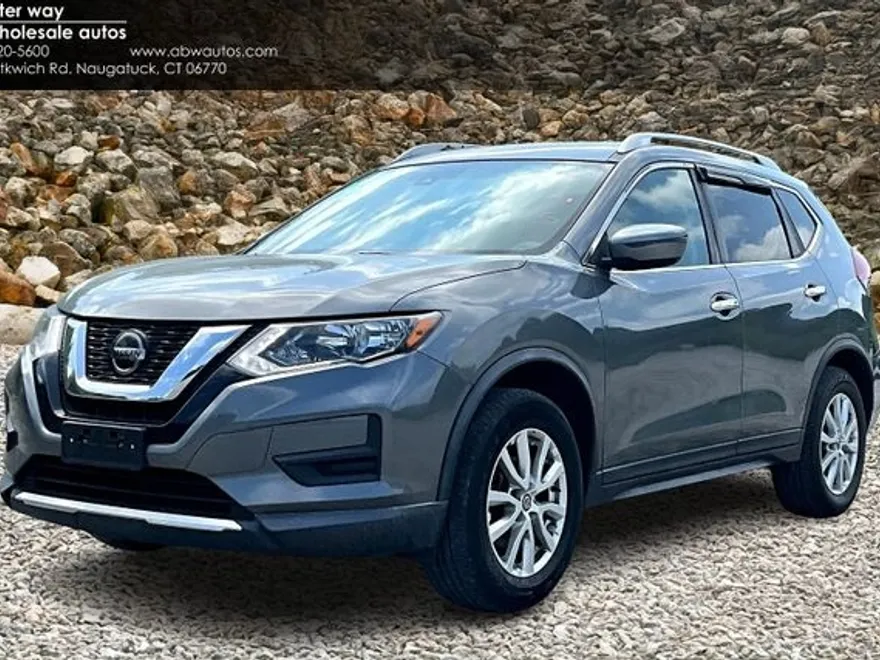 2020 Nissan Rogue SV photo 1