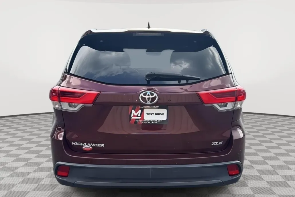 2017 Toyota Highlander XLE photo 1