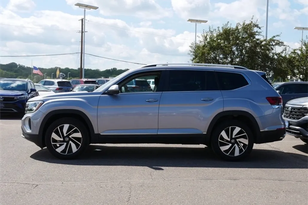 2025 Volkswagen Atlas SEL photo 1