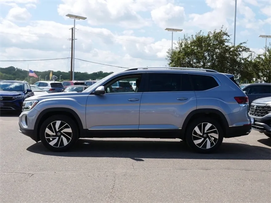 2025 Volkswagen Atlas SEL photo 1