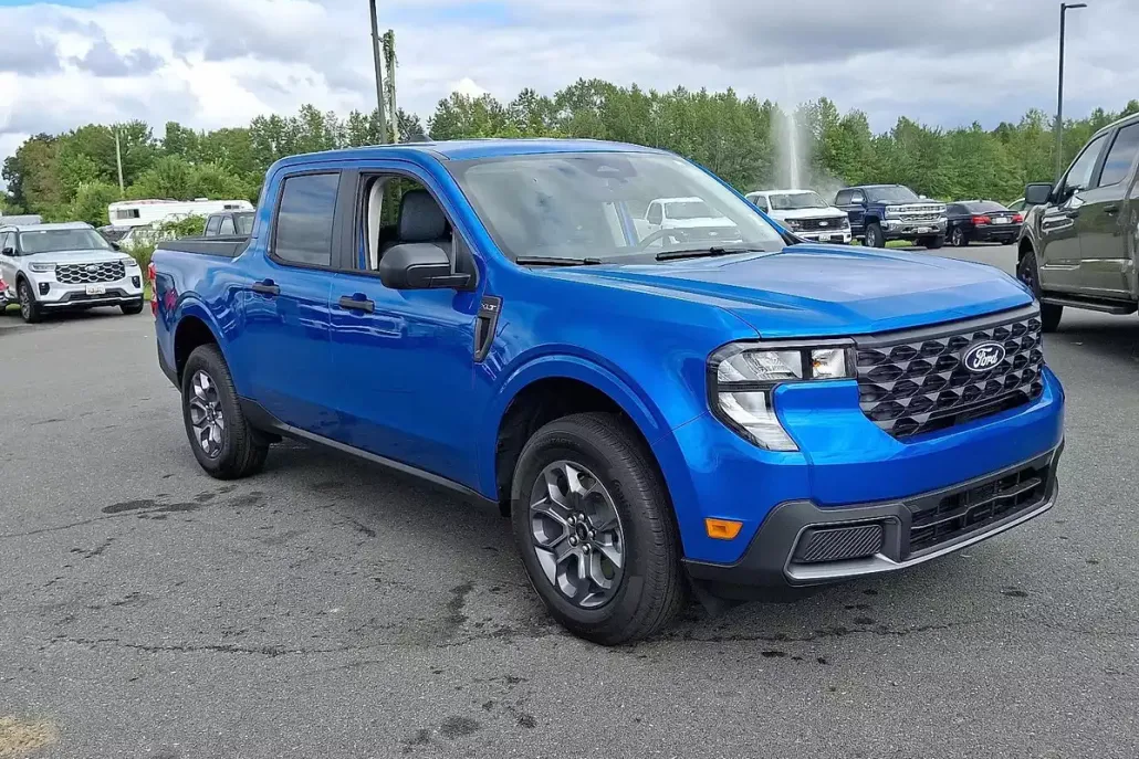 2025 Ford Maverick XLT photo 1