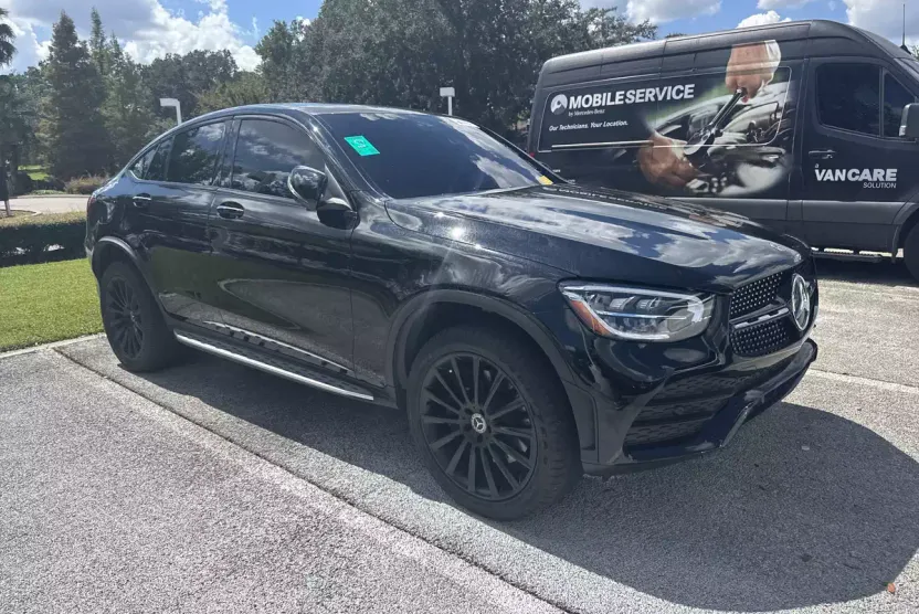 2023 Mercedes Benz GLC 300 4MATIC photo 1