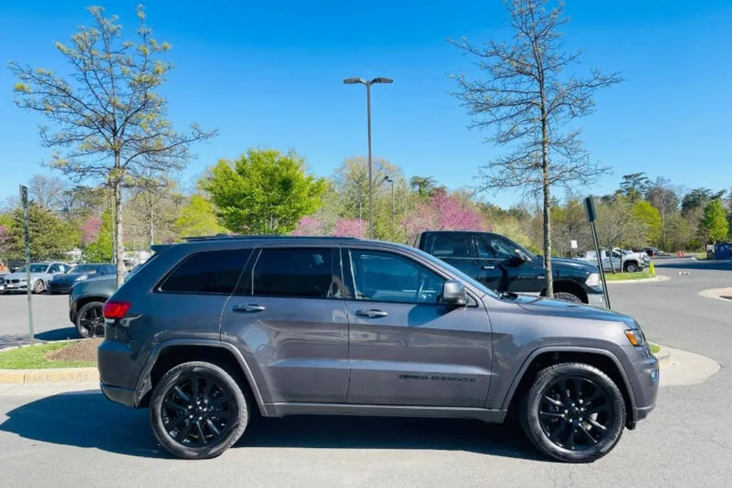 2018 Jeep Grand Cherokee Altitude photo 1