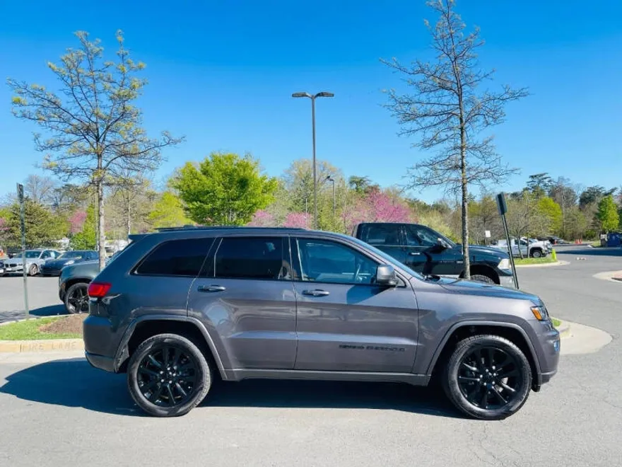 2018 Jeep Grand Cherokee Altitude photo 1