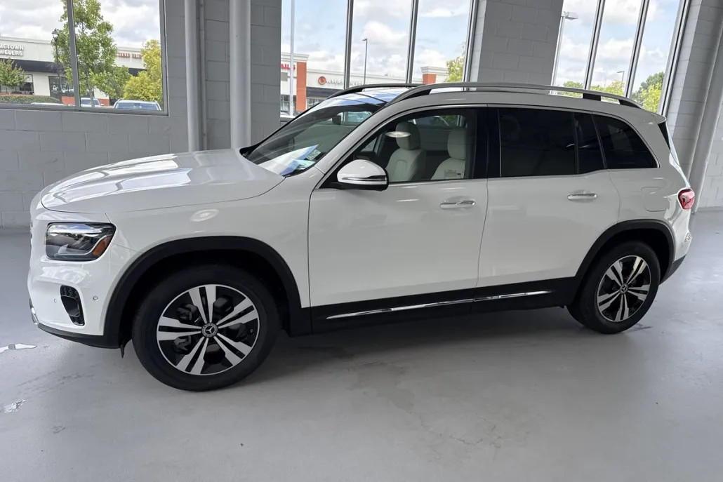 2026 Mercedes Benz GLB 250 photo 1
