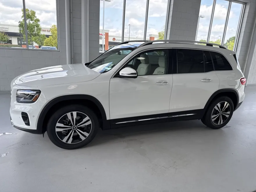 2026 Mercedes Benz GLB 250 photo 1