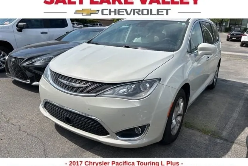 2017 Chrysler Pacifica Touring Plus photo 1
