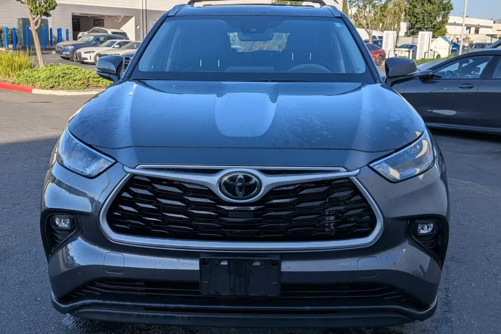 2022 Toyota Highlander XLE photo 1