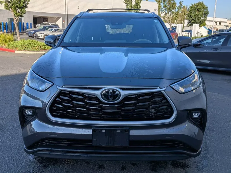 2022 Toyota Highlander XLE photo 1