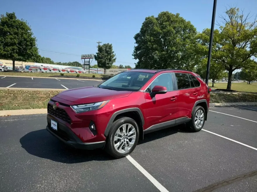 2023 Toyota RAV4 XLE Premium photo 1