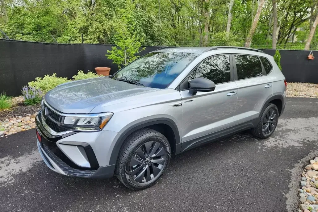 2024 Volkswagen Taos S photo 1