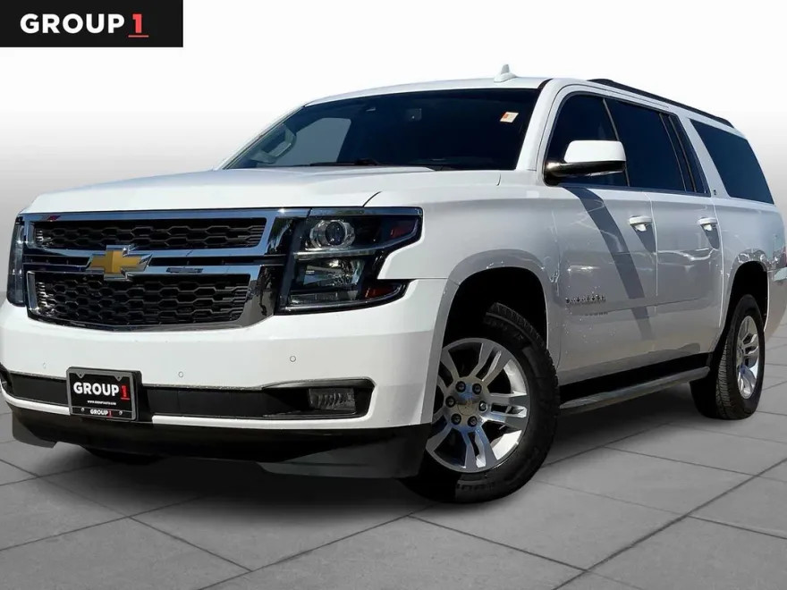 2016 Chevrolet Suburban LT photo 1