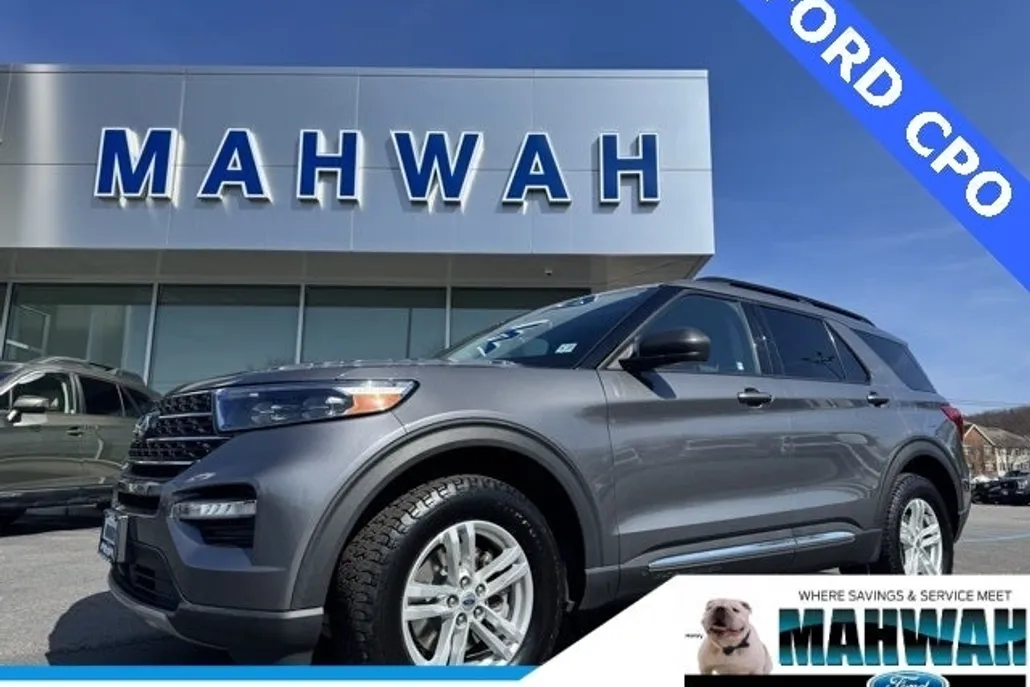 2022 Ford Explorer XLT photo 1