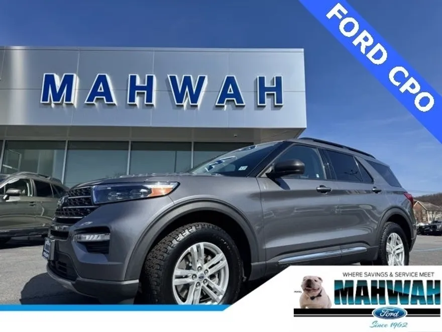 2022 Ford Explorer XLT photo 1