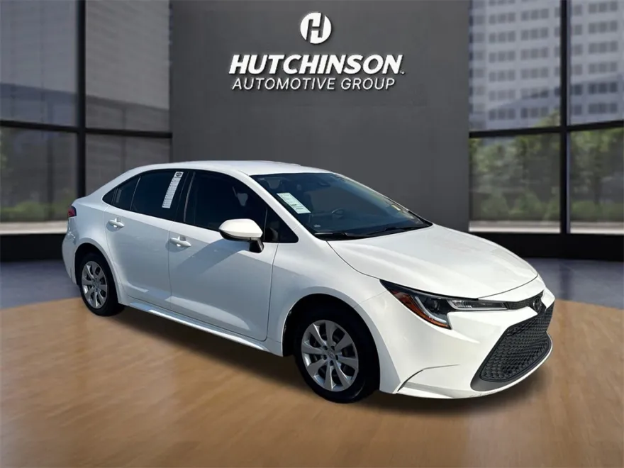 2021 Toyota Corolla LE photo 1