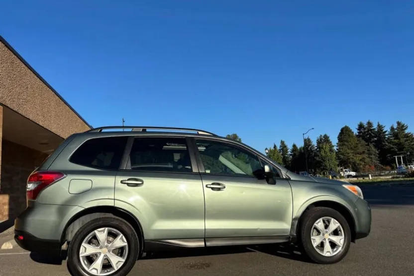2014 Subaru Forester 2.5i Premium photo 1