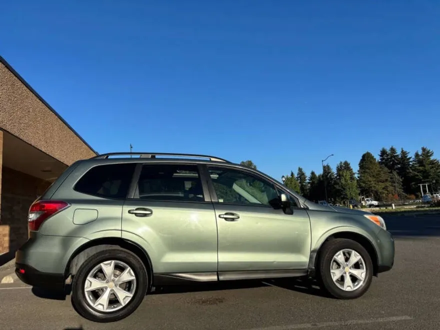 2014 Subaru Forester 2.5i Premium photo 1