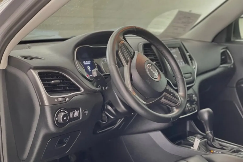 2019 Jeep Cherokee Latitude photo 1