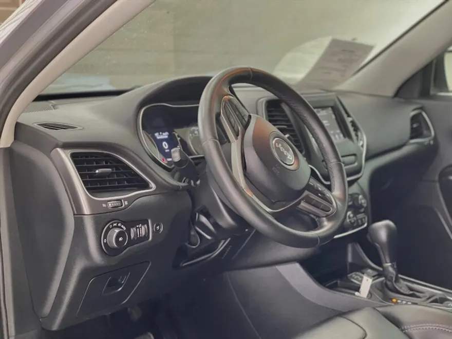 2019 Jeep Cherokee Latitude photo 1