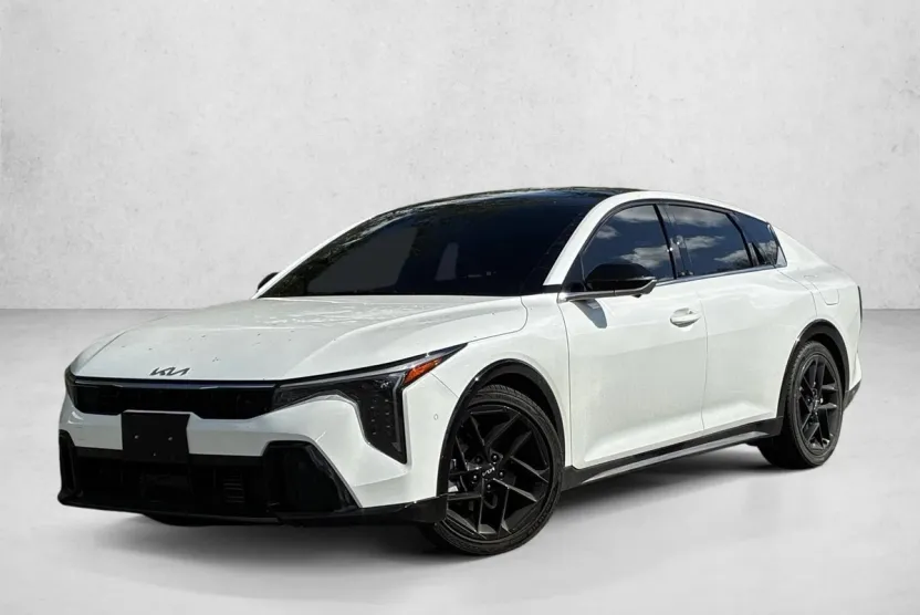 2025 Kia K4 GT-Line Turbo photo 1