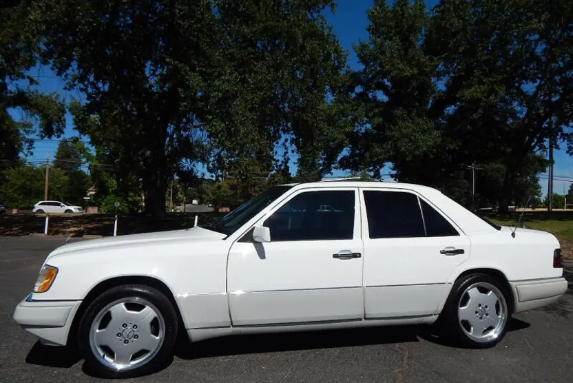 1995 Mercedes Benz E 300D photo 1