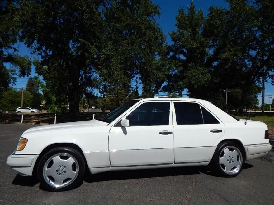 1995 Mercedes Benz E 300D photo 1