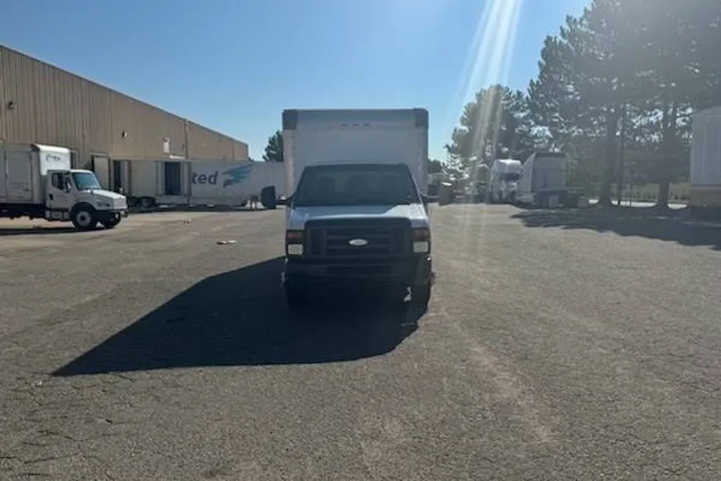 2014 Ford E-350 photo 1