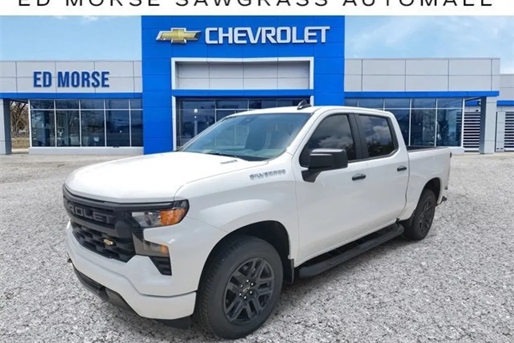 2025 Chevrolet Silverado 1500 Custom photo 1
