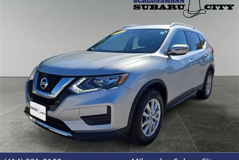 2017 Nissan Rogue SV photo 1