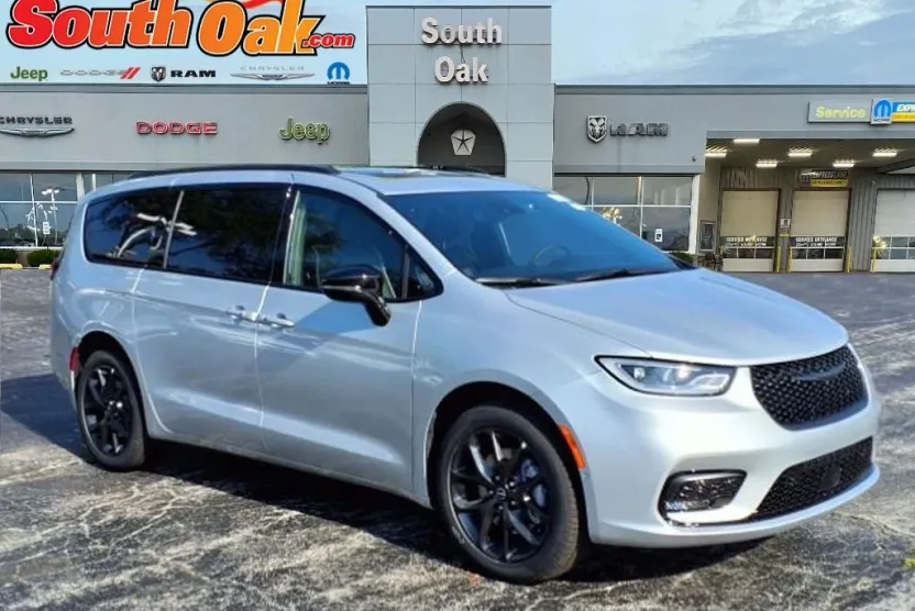 2026 Chrysler Pacifica Limited photo 1