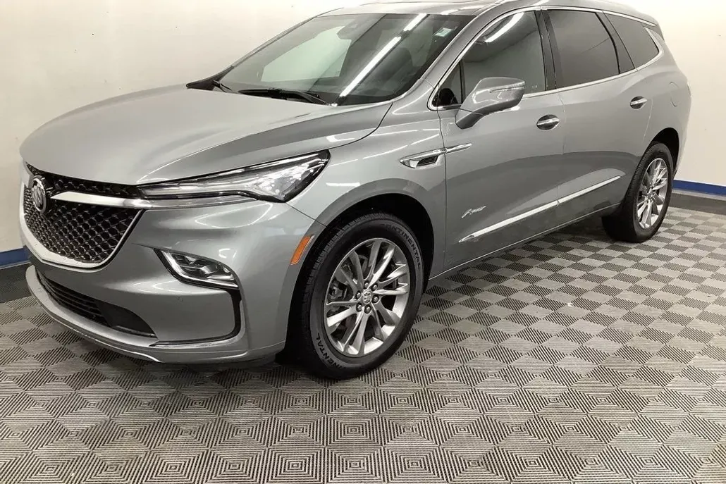 2023 Buick Enclave Avenir photo 1