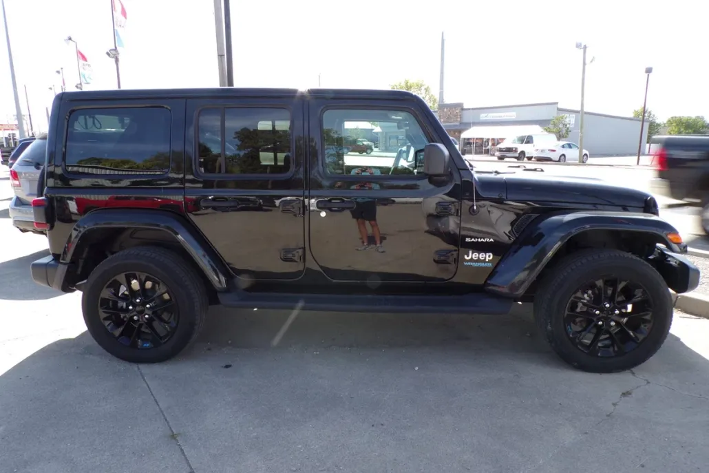 2022 Jeep Wrangler Unlimited 4xe Sahara photo 1