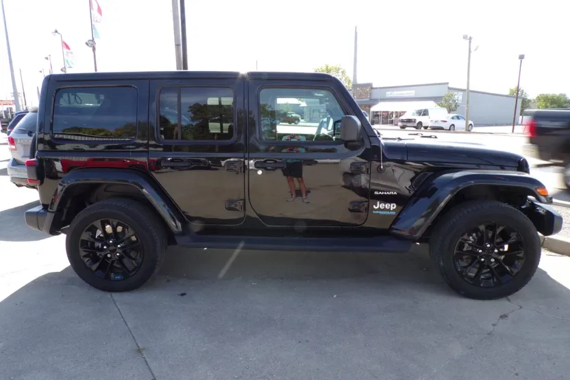 2022 Jeep Wrangler Unlimited 4xe Sahara photo 1