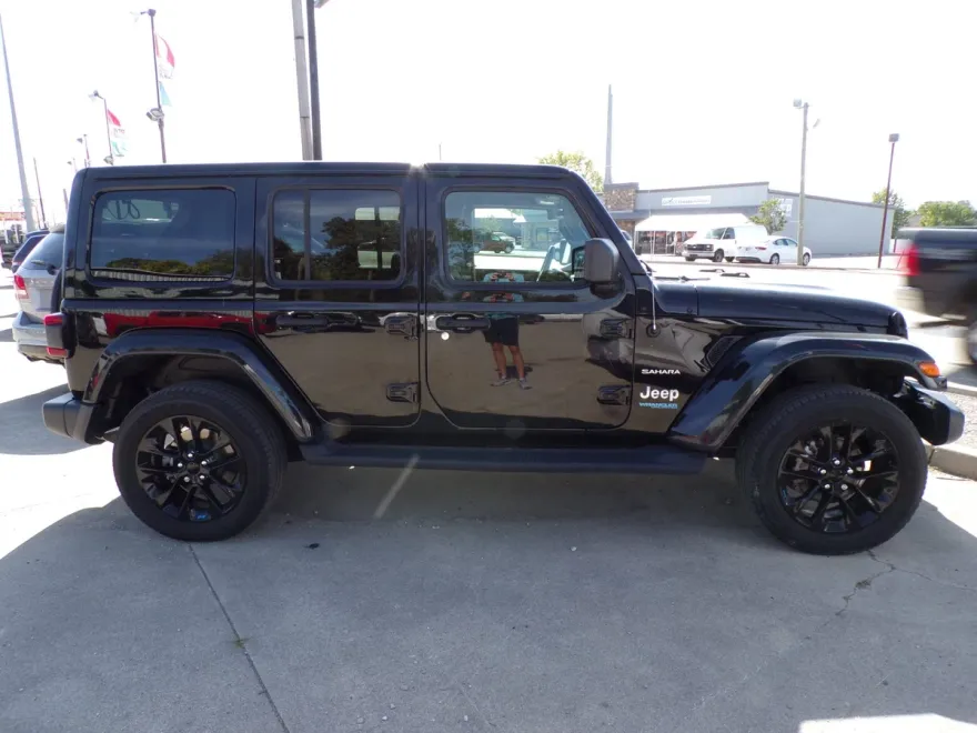2022 Jeep Wrangler Unlimited 4xe Sahara photo 1