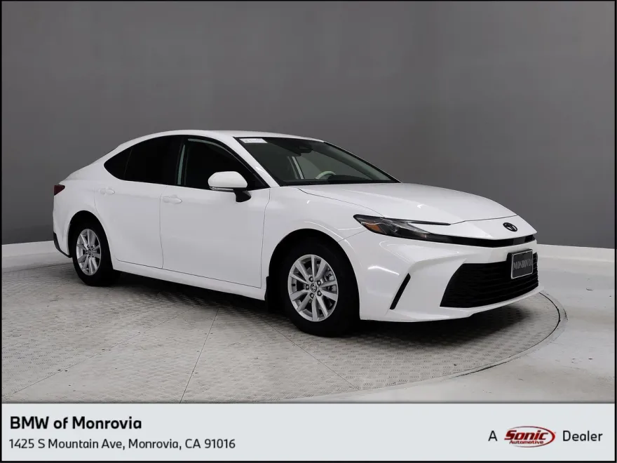2025 Toyota Camry LE photo 1