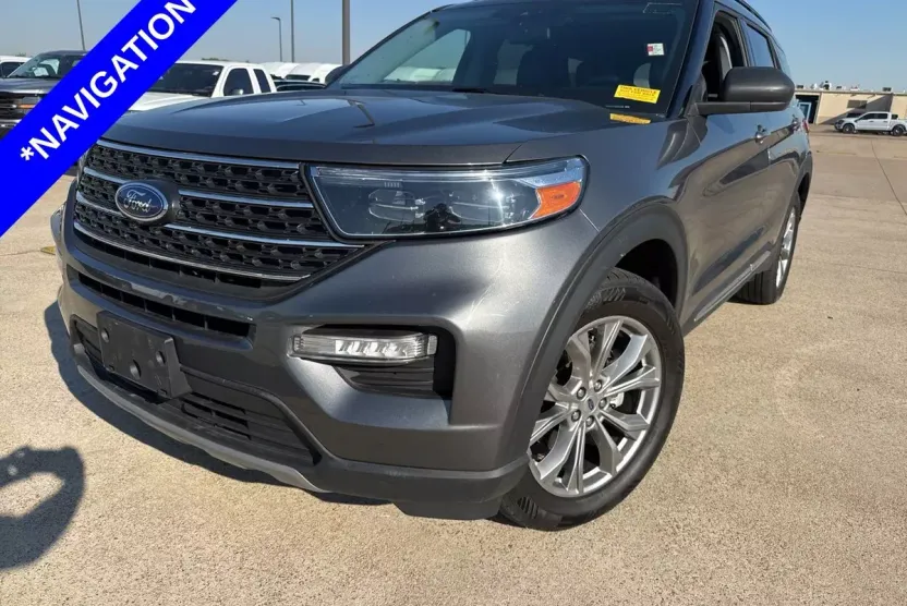 2022 Ford Explorer XLT photo 1