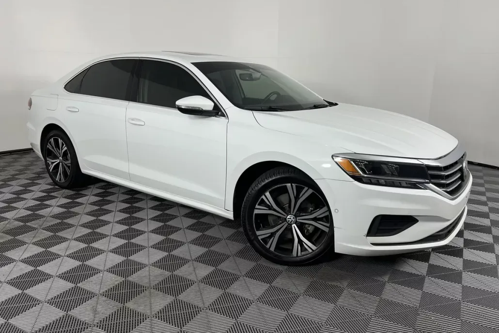 2020 Volkswagen Passat 2.0T SEL photo 1