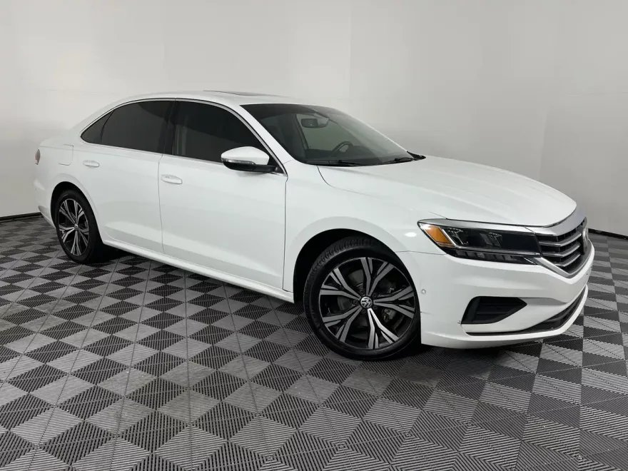 2020 Volkswagen Passat 2.0T SEL photo 1