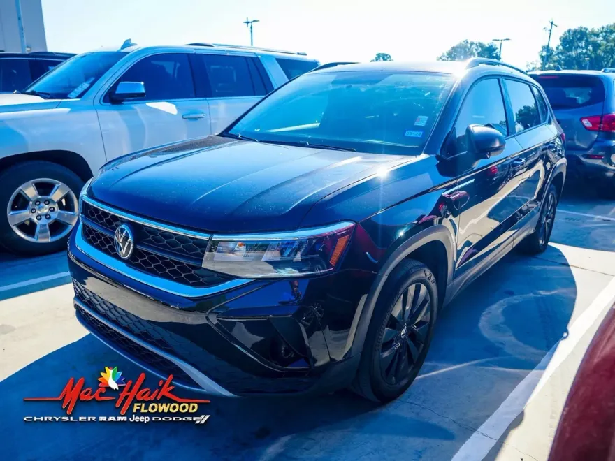 2022 Volkswagen Taos S photo 2