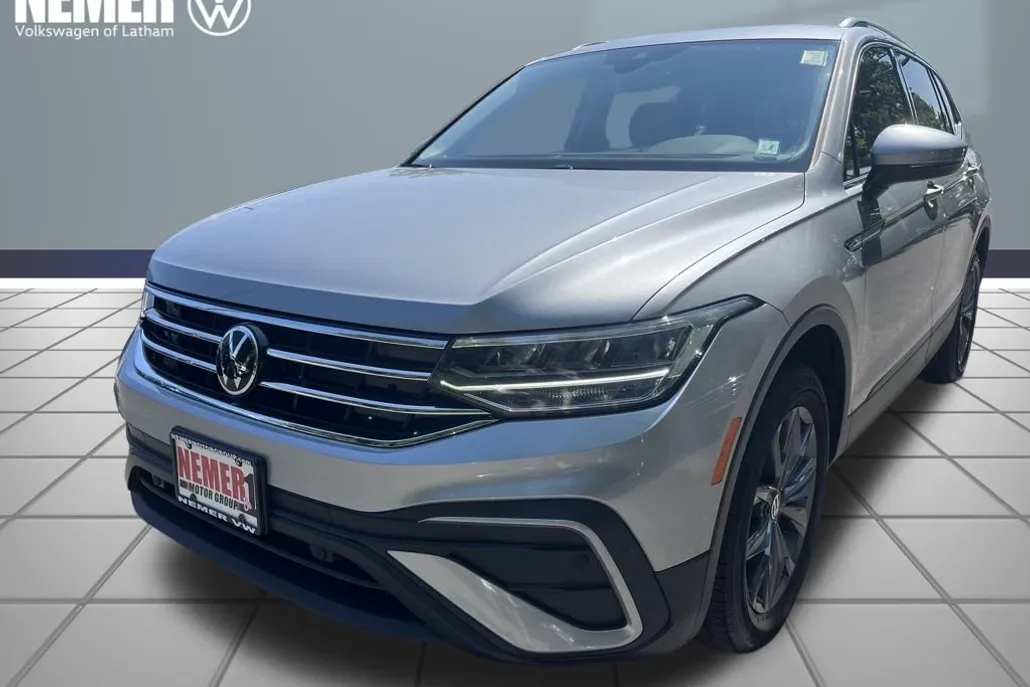 2022 Volkswagen Tiguan SE photo 1