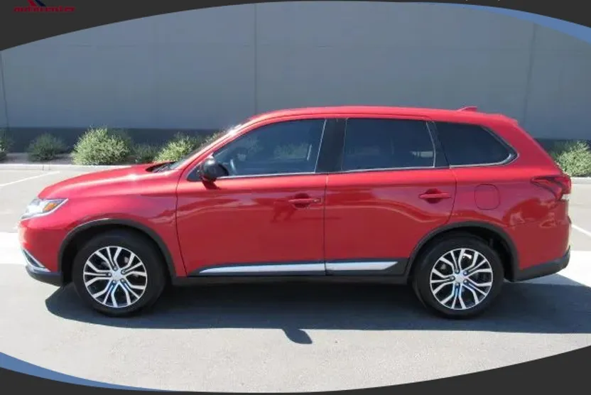 2018 Mitsubishi Outlander ES photo 1