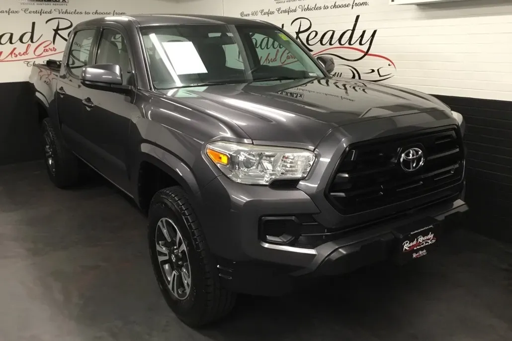 2017 Toyota Tacoma SR 4x4 photo 1