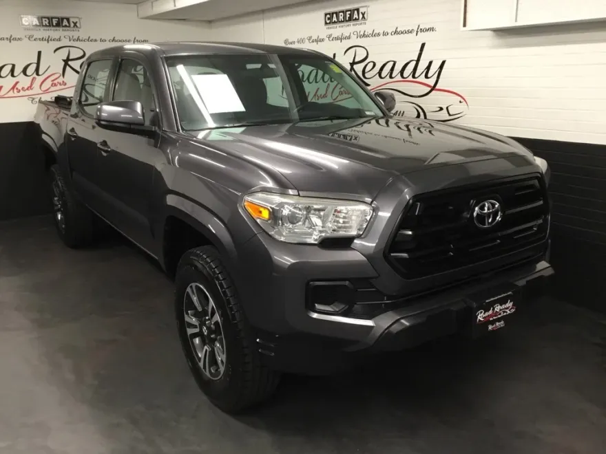 2017 Toyota Tacoma SR 4x4 photo 1